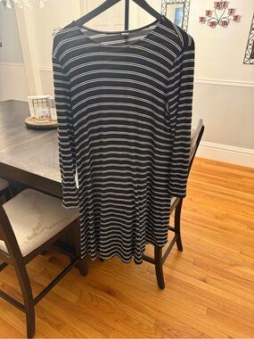 ⚓ Classic Casual! Old Navy Black & White Striped Long Sleeve Dress 🦓